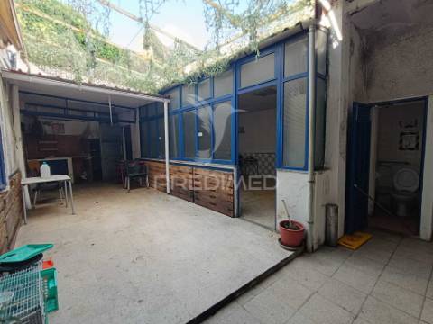 Espaço comercial localizado em beja, para reconstrução