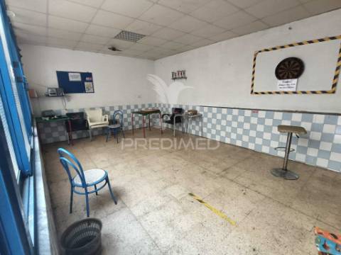 Espaço comercial localizado em beja, para reconstrução