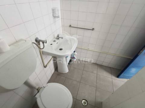 Espaço comercial localizado em beja, para reconstrução