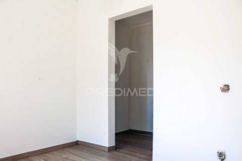 Terreno urbano 511 m² com moradia t2 (antigo t1) – excelente oportunidade de investimento | almada