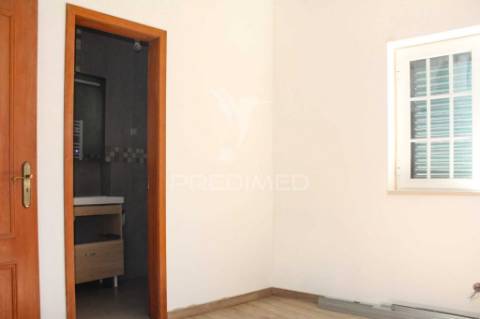 Terreno urbano 511 m² com moradia t2 (antigo t1) – excelente oportunidade de investimento | almada