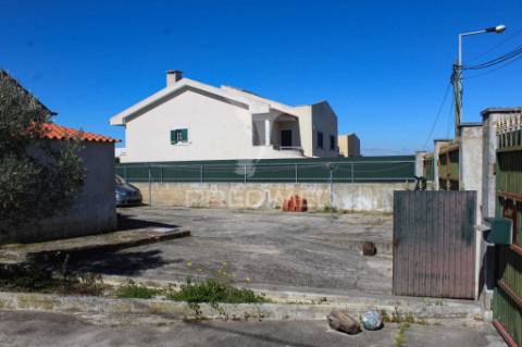 Terreno urbano 511 m² com moradia t2 (antigo t1) – excelente oportunidade de investimento | almada