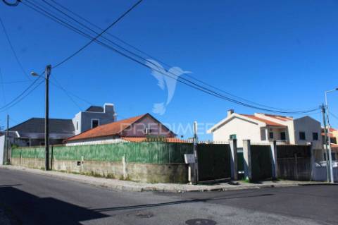 Terreno urbano 511 m² com moradia t2 (antigo t1) – excelente oportunidade de investimento | almada