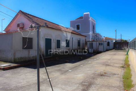 Terreno urbano 511 m² com moradia t2 (antigo t1) – excelente oportunidade de investimento | almada