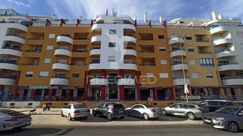 Apartamento t1 para arrendamento com vista mar na costa da caparica