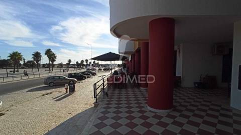 Apartamento t1 para arrendamento com vista mar na costa da caparica