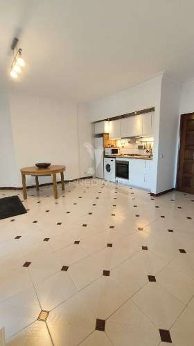 Apartamento t1 para arrendamento com vista mar na costa da caparica