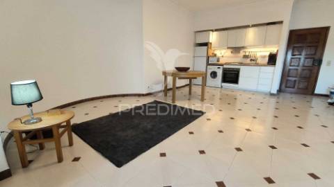 Apartamento t1 para arrendamento com vista mar na costa da caparica