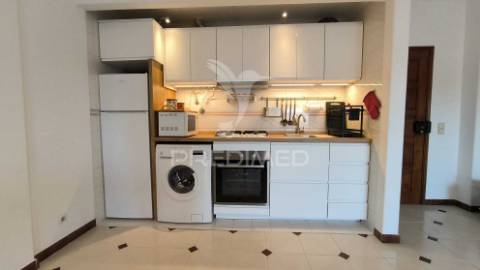 Apartamento t1 para arrendamento com vista mar na costa da caparica