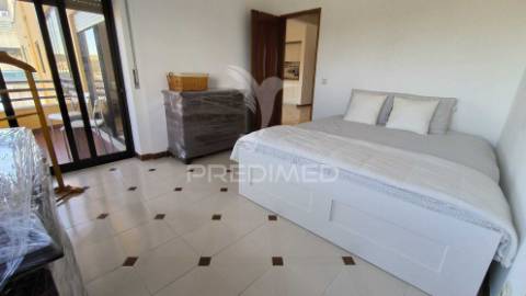 Apartamento t1 para arrendamento com vista mar na costa da caparica