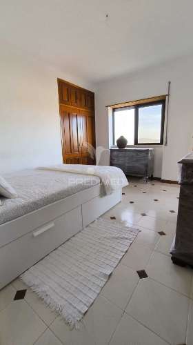 Apartamento t1 para arrendamento com vista mar na costa da caparica