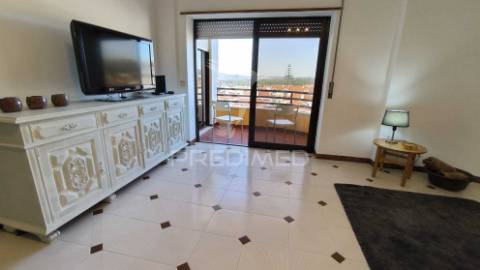 Apartamento t1 para arrendamento com vista mar na costa da caparica