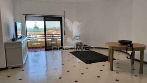 Apartamento t1 para arrendamento com vista mar na costa da caparica