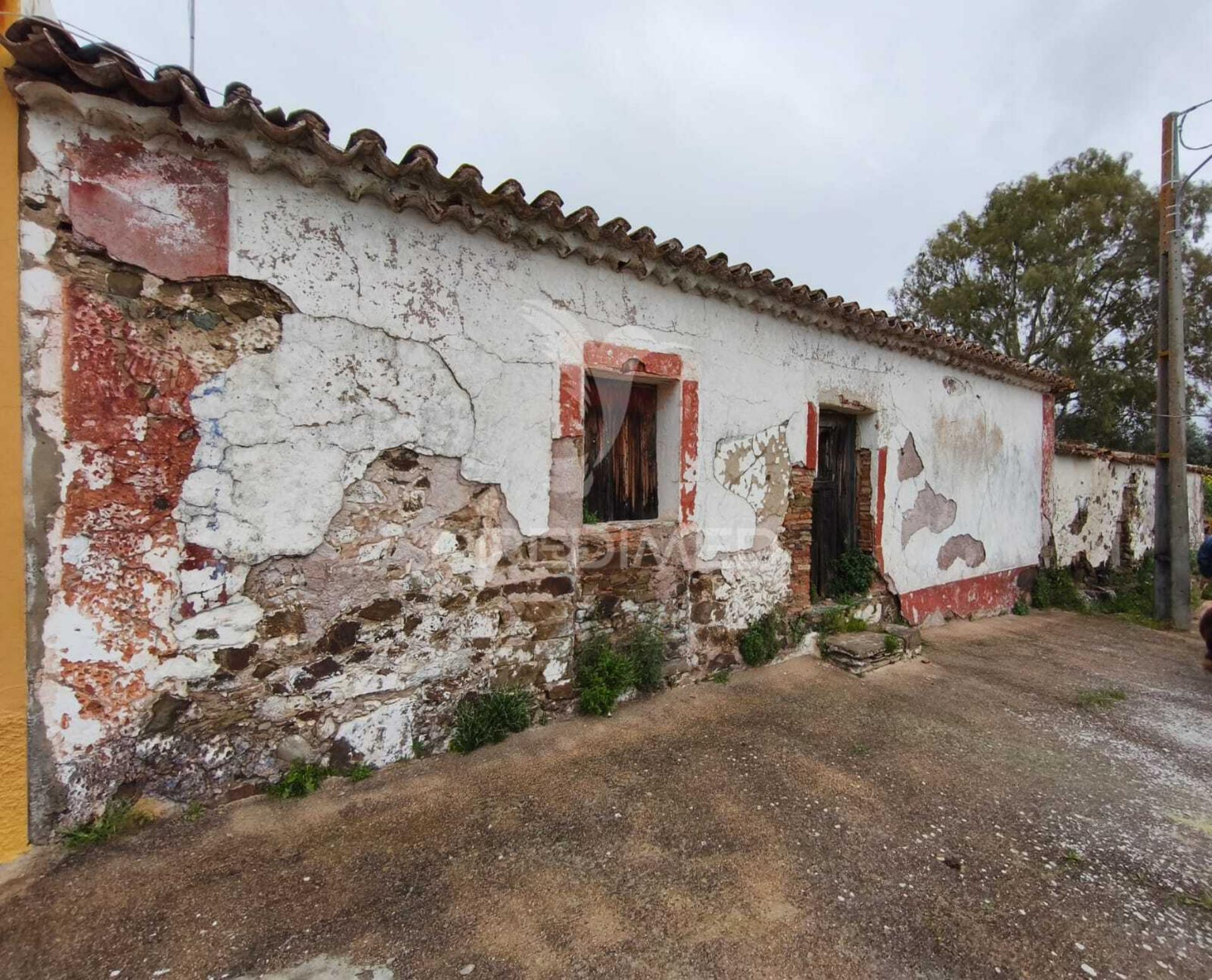 Oportunidade de reabilitação – casa com terreno em mesquita, alentejo