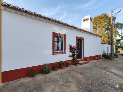 Oportunidade de reabilitação – casa com terreno em mesquita, alentejo