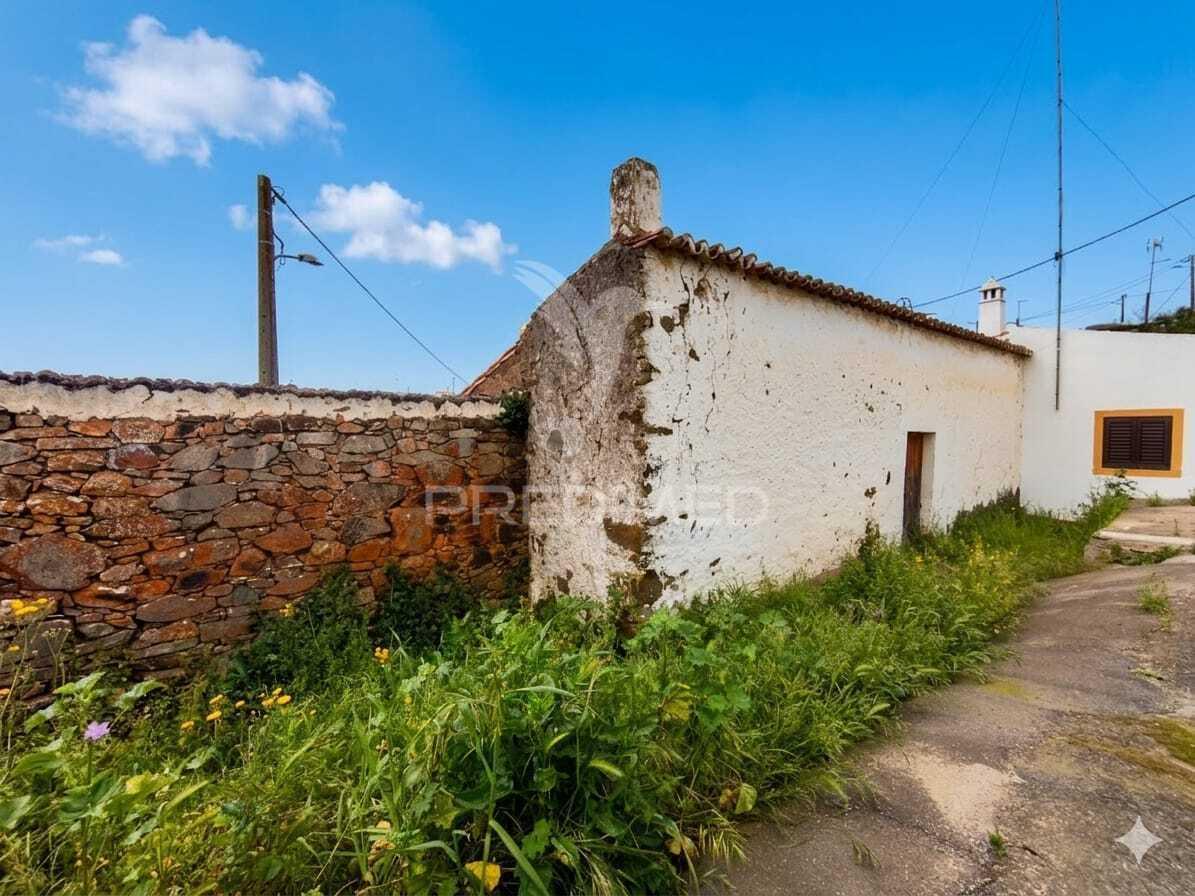 Oportunidade de reabilitação – casa com terreno em mesquita, alentejo
