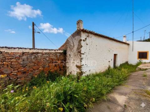 Oportunidade de reabilitação – casa com terreno em mesquita, alentejo