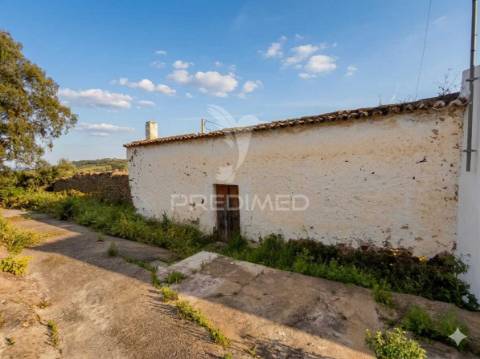 Oportunidade de reabilitação – casa com terreno em mesquita, alentejo