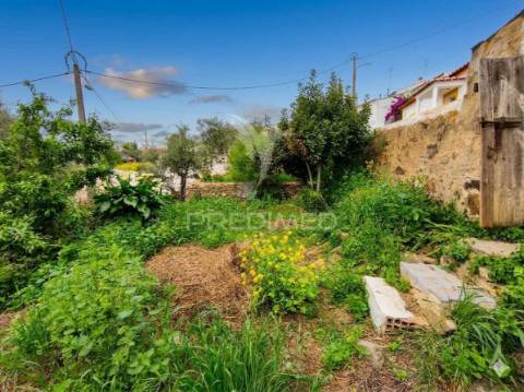 Oportunidade de reabilitação – casa com terreno em mesquita, alentejo