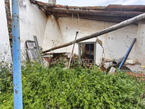 Oportunidade de reabilitação – casa com terreno em mesquita, alentejo