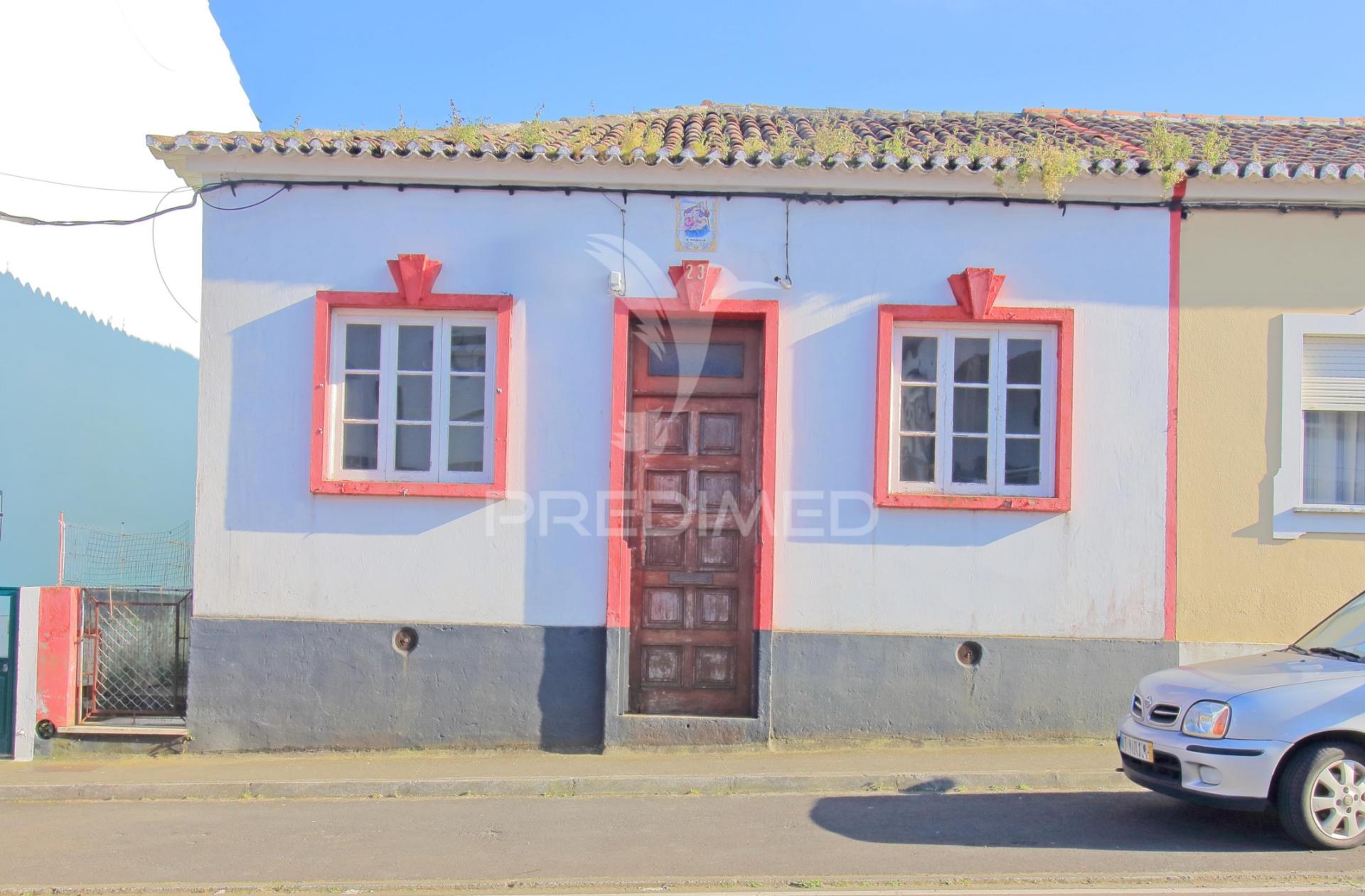 Moradia t2 para recuperação com projeto aprovado – praia da vitória