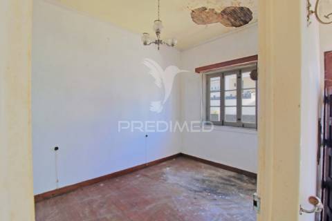 Moradia t2 para recuperação com projeto aprovado – praia da vitória