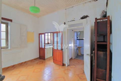 Moradia t2 para recuperação com projeto aprovado – praia da vitória