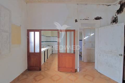 Moradia t2 para recuperação com projeto aprovado – praia da vitória