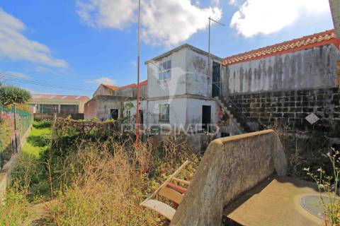 Moradia t2 para recuperação com projeto aprovado – praia da vitória