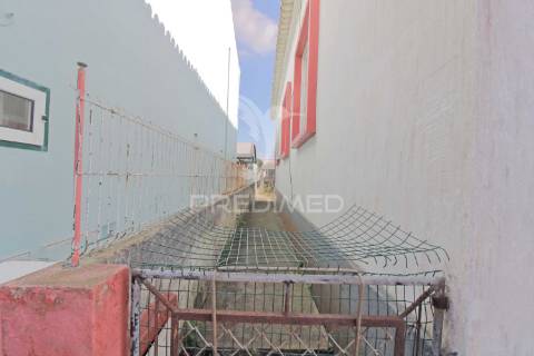 Moradia t2 para recuperação com projeto aprovado – praia da vitória