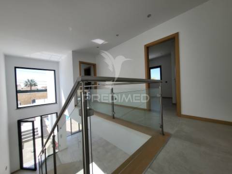 Moradia isolada - t4 com piscina e garagem