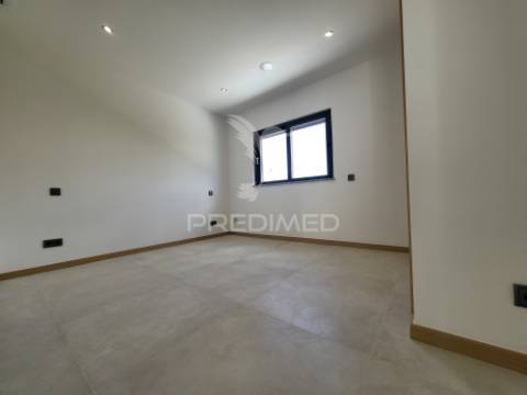 Moradia isolada - t4 com piscina e garagem