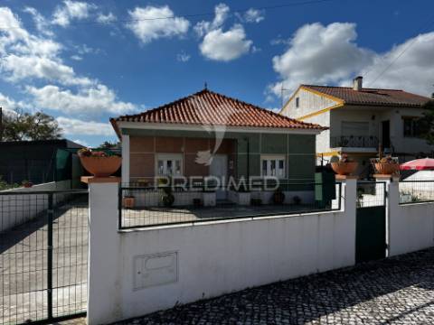 Moradia t3 com em terreno de 300m²  | vila nova da barquinha