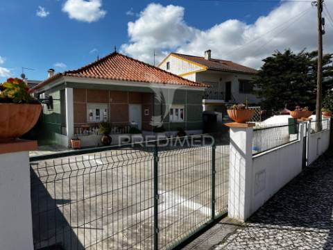 Moradia t3 com em terreno de 300m²  | vila nova da barquinha