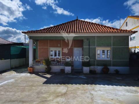 Moradia t3 com em terreno de 300m²  | vila nova da barquinha