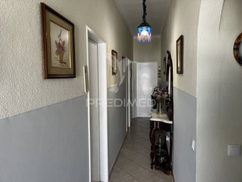 Moradia t3 com em terreno de 300m²  | vila nova da barquinha