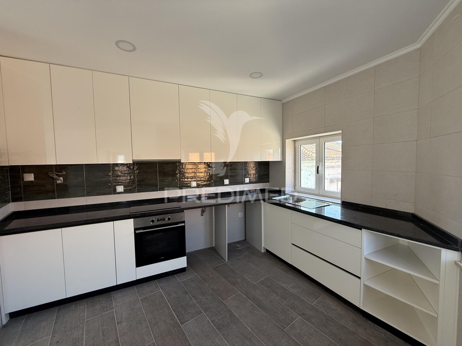 Apartamento t2 novo com garagem no centro de alcanena