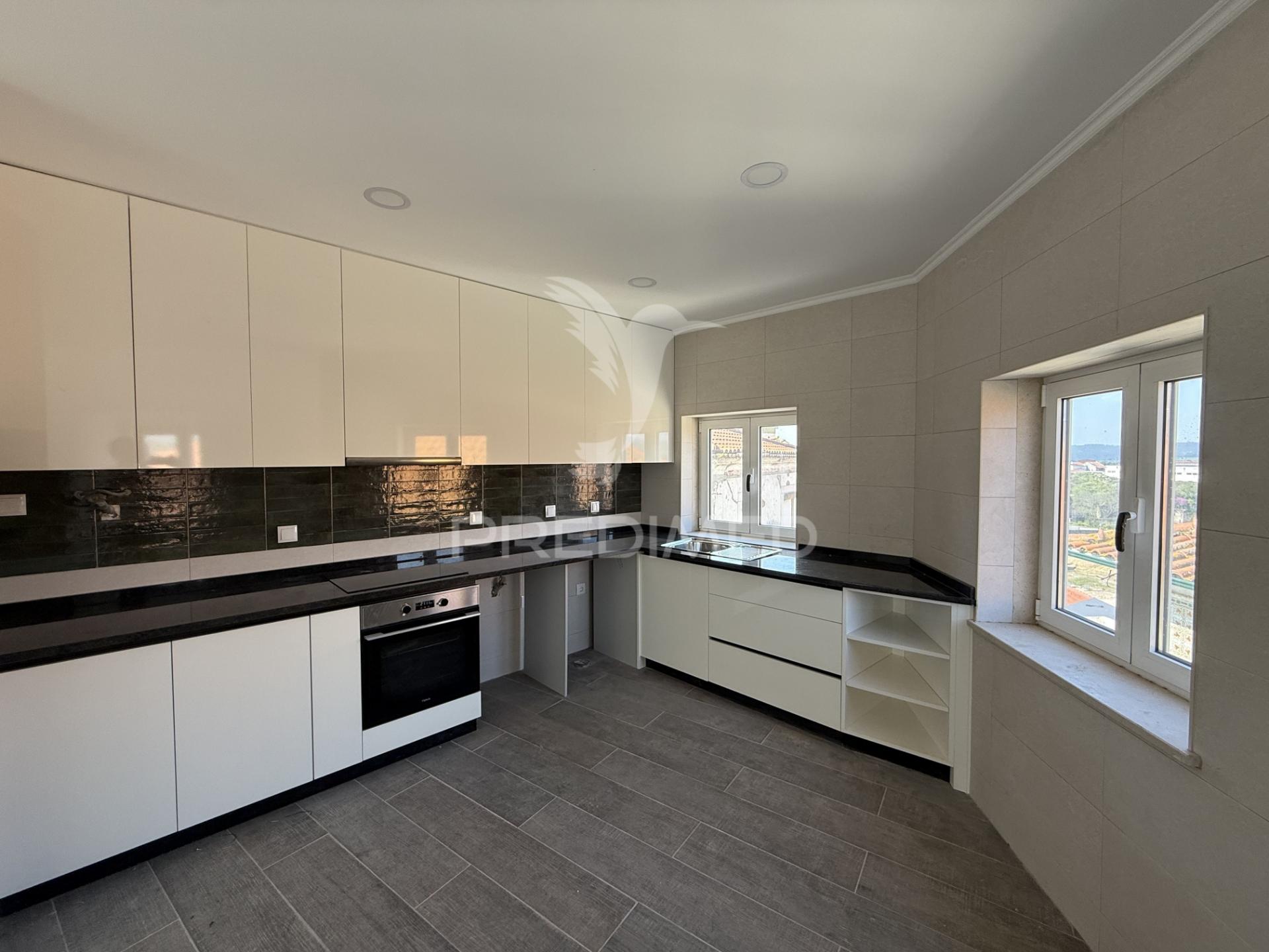 Apartamento t2 novo com garagem no centro de alcanena