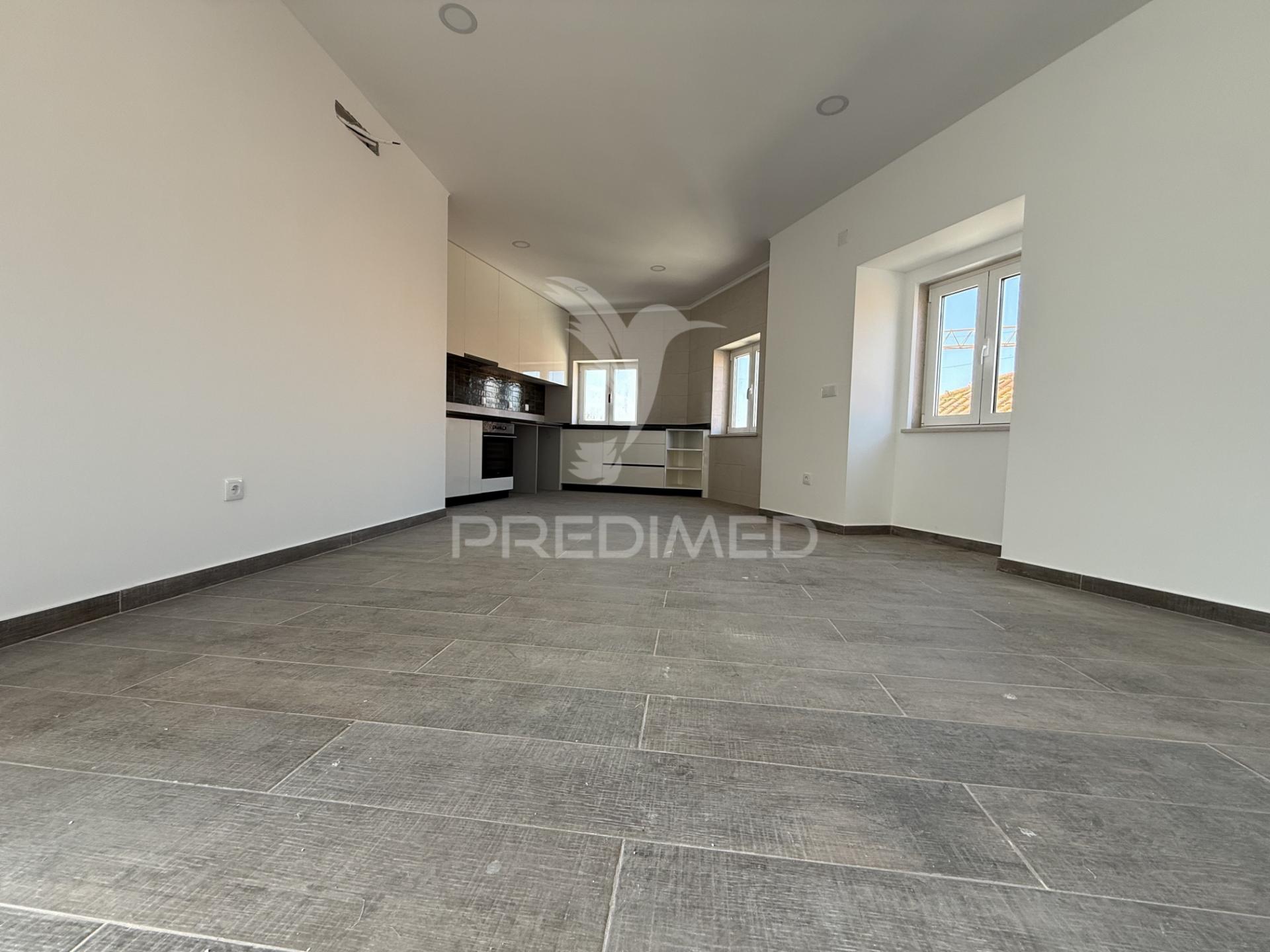 Apartamento t2 novo com garagem no centro de alcanena