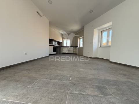 Apartamento t2 novo com garagem no centro de alcanena