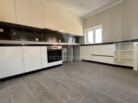 Apartamento t2 novo com garagem no centro de alcanena