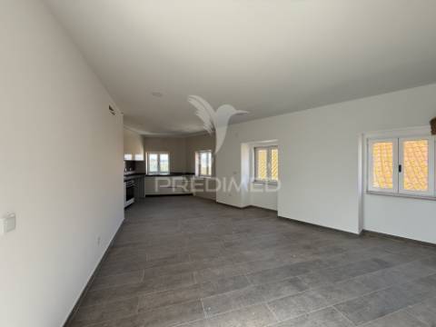 Apartamento t2 novo com garagem no centro de alcanena