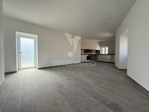 Apartamento t2 novo com garagem no centro de alcanena