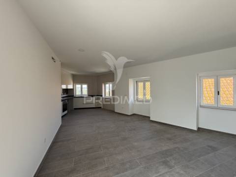 Apartamento t2 novo com garagem no centro de alcanena