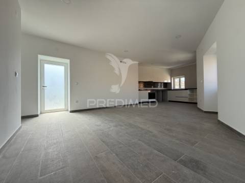 Apartamento t2 novo com garagem no centro de alcanena