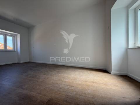 Apartamento t2 novo com garagem no centro de alcanena