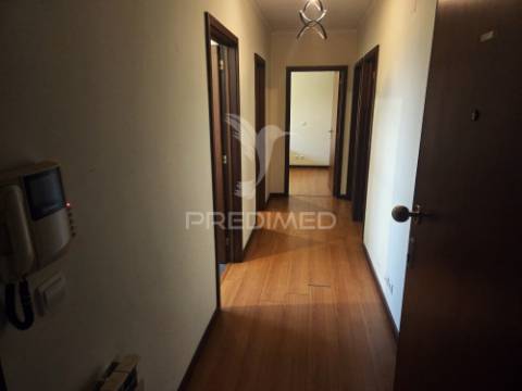 T2 com garagem em pedroso - excelente estado e localização estratégica