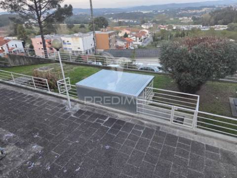 T2 com garagem em pedroso - excelente estado e localização estratégica