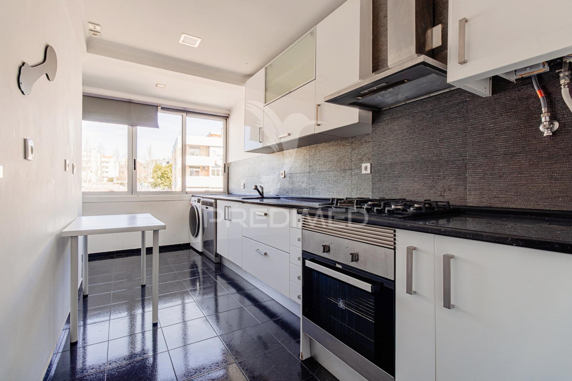 T3 transformado em t2 na povoa de santo adrião pronto a habitar