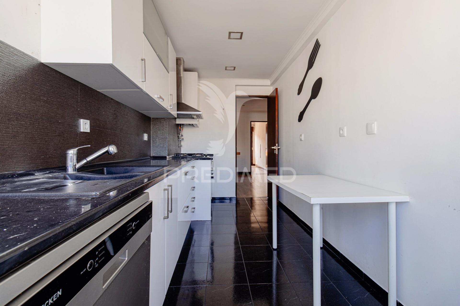 T3 transformado em t2 na povoa de santo adrião pronto a habitar